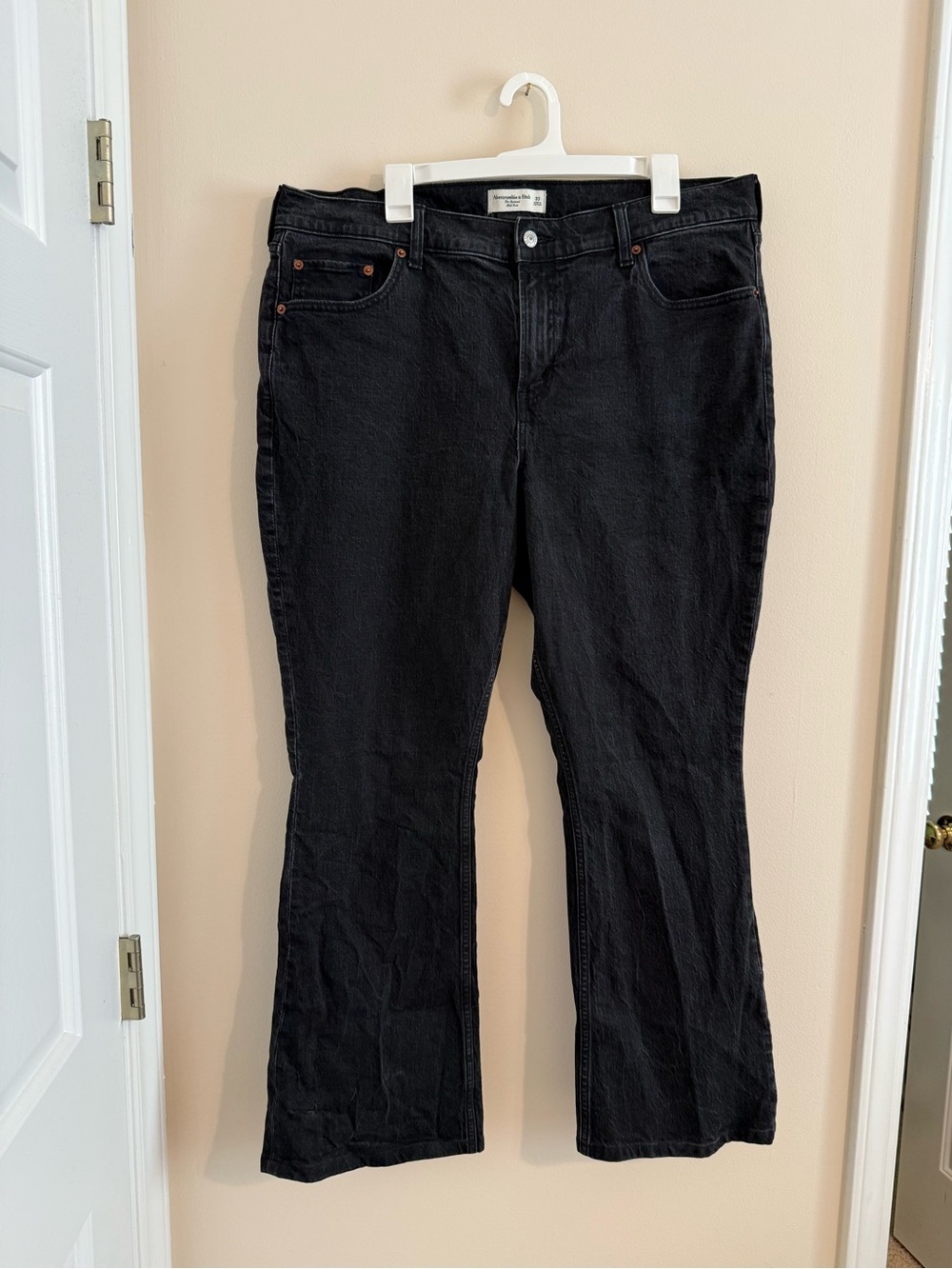 Abercrombie & Fitch Women's 33 Curve Love Mid Rise Bootcut Jean Black - Picture 2 of 15